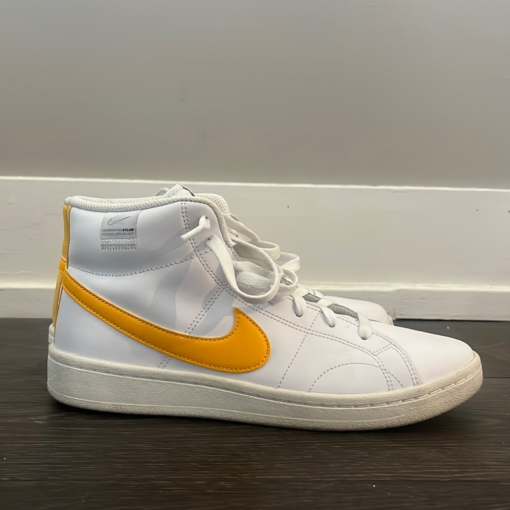 Women’s Size 9 Nike Sneakers